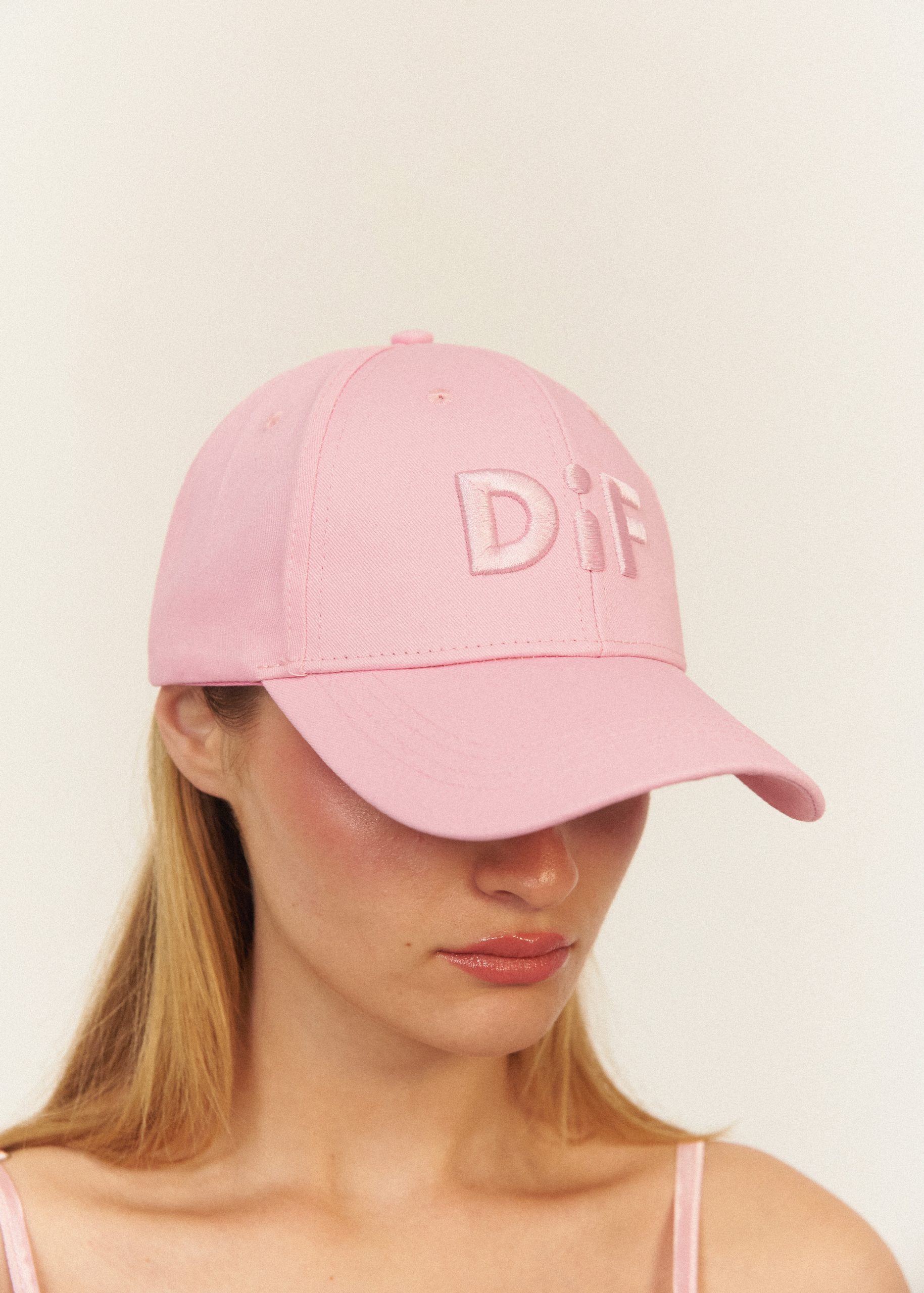 pink-dif-cap-01